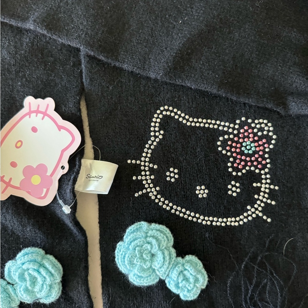 Hello kitty wool scarf - Picture 3 of 3